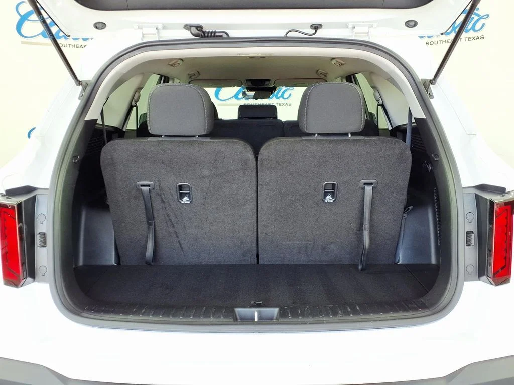 Certified Used 2025 White Kia LX image 10