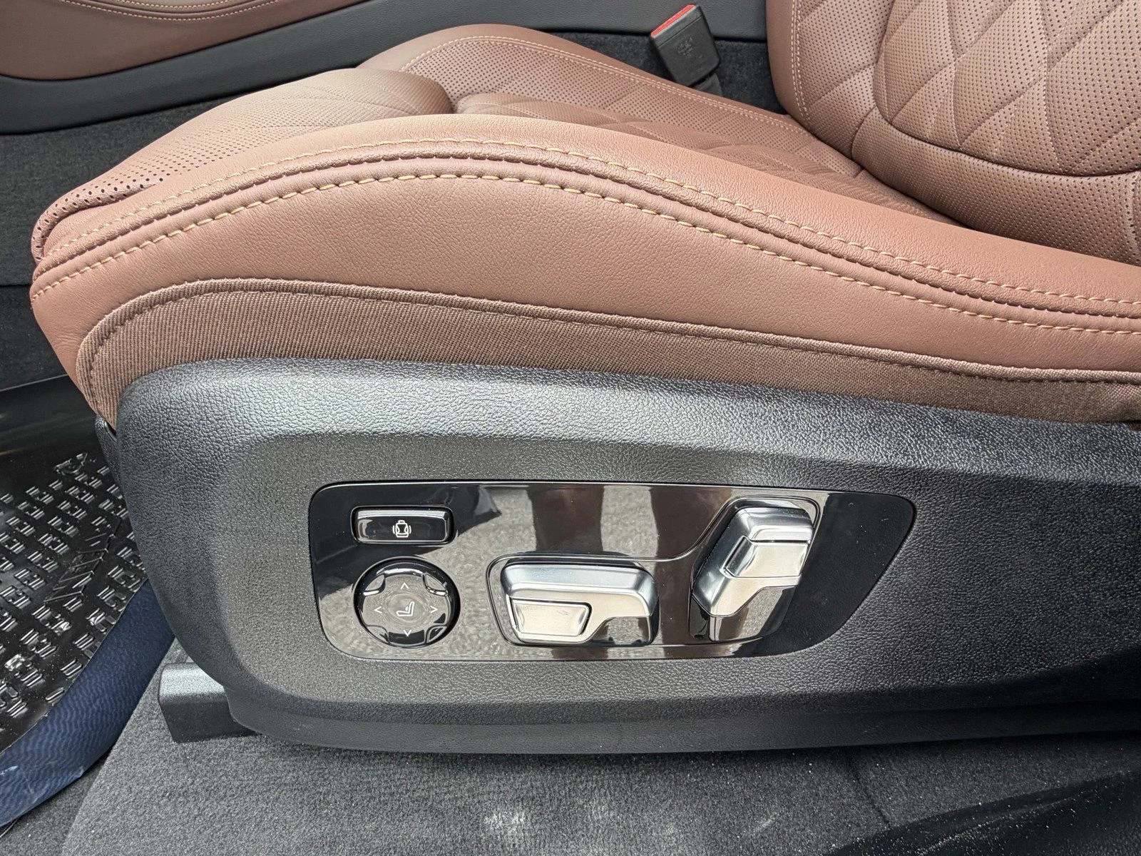 New 2026 Black Sapphire Metallic BMW xDrive40i image 25