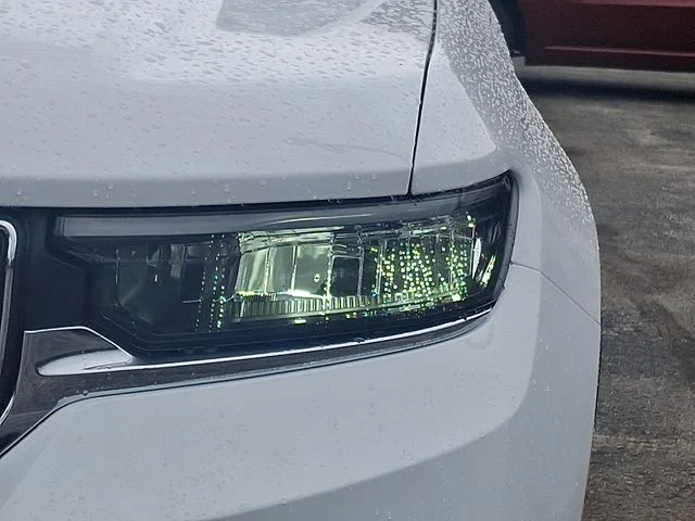 New 2027 White/off-white Jeep Laredo X image 7