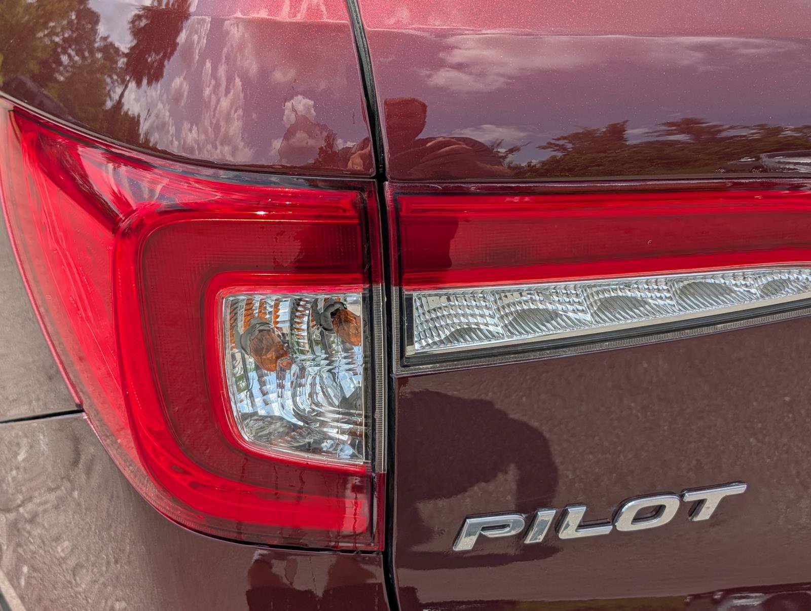 Used 2020 Burgundy Honda Touring 7-Passenger image 10