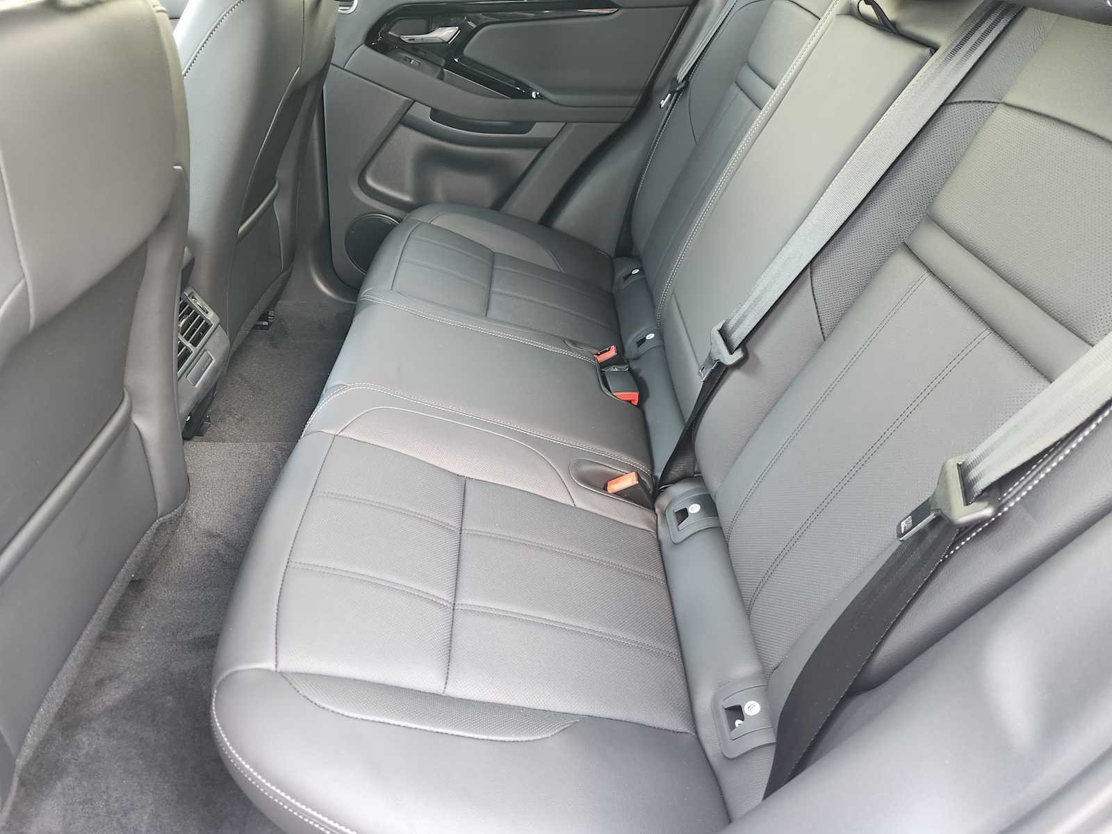 New 2026 Fuji White Land Rover Hoxton Edition image 31