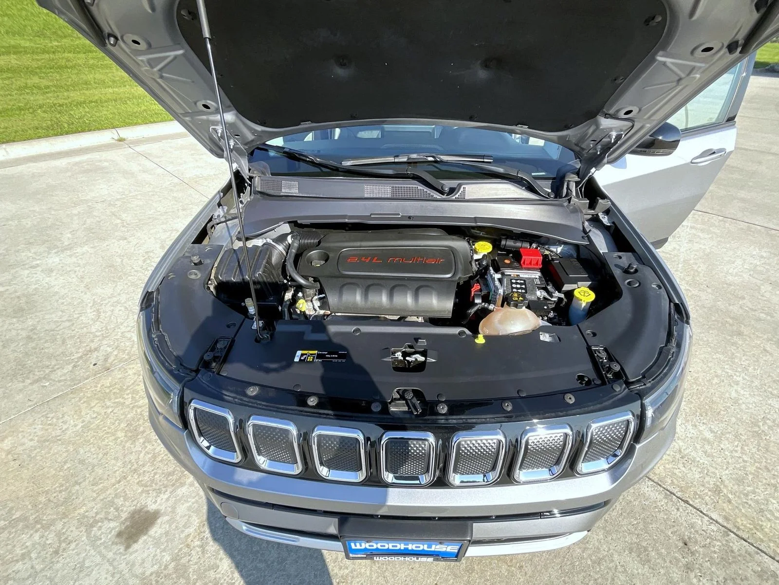 Used 2022 Silver Jeep Limited image 24