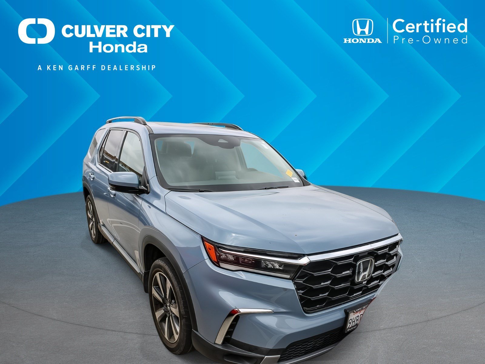 2023 Honda Pilot Touring 2WD's photo