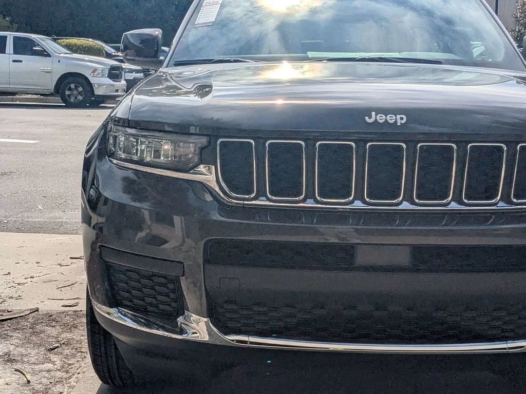 New 2026 Baltic Gray Metallic Clearcoat Jeep Laredo X image 10