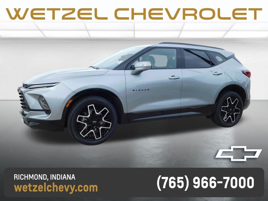 Used 2025 Gray Chevrolet RS image 7