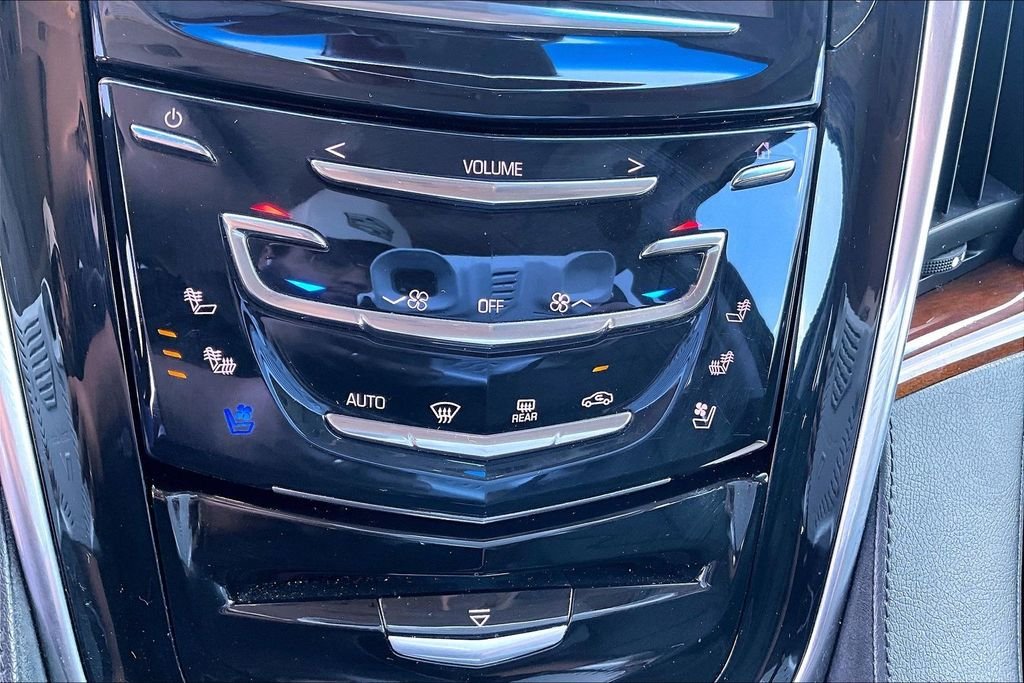 Used 2019 Silver Cadillac Luxury image 24