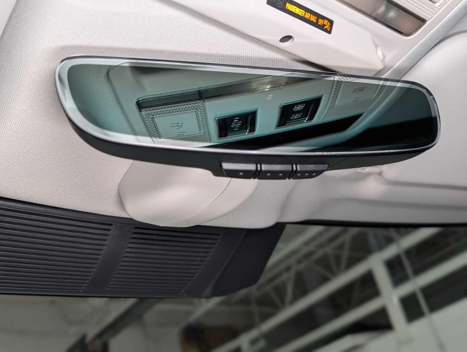 Used 2024 Pearl White satin exterior wrap Land Rover S image 34