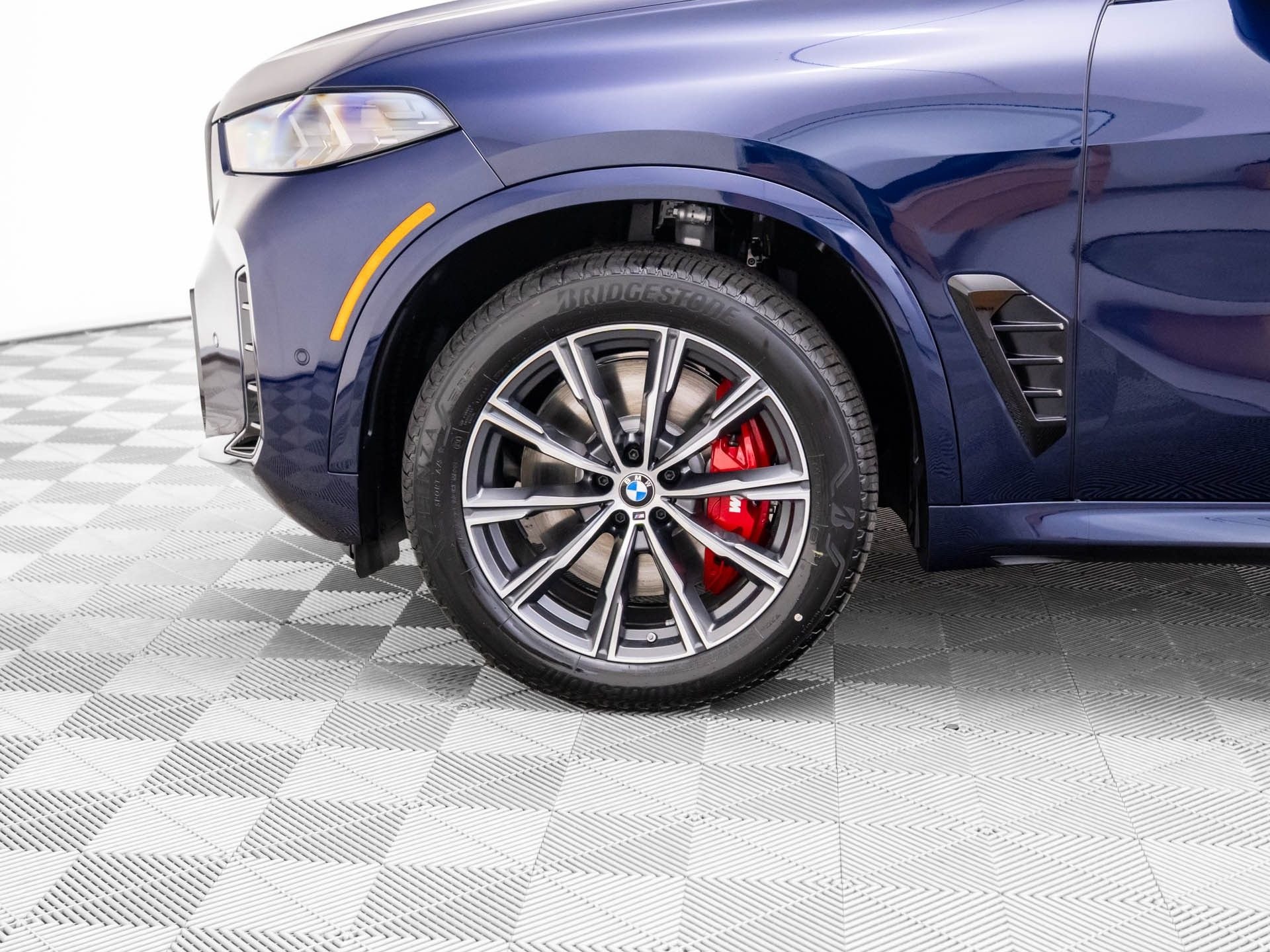 New 2026 Tanzanite Blue II Metallic BMW M60i image 35