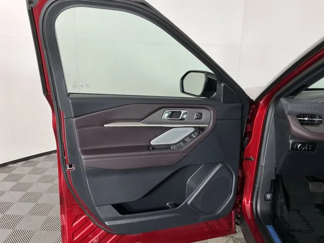 New 2027 Ruby Red Metallic Tinted Clearcoat Ford Platinum image 15