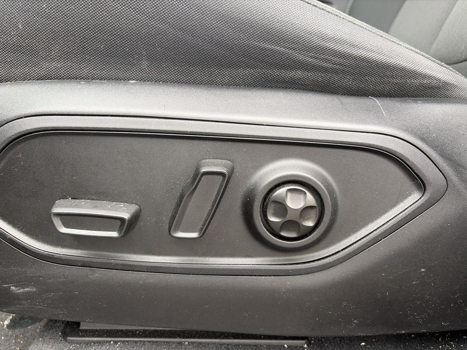 Used 2023 Baltic Gray Metallic Clearcoat Jeep Laredo image 15