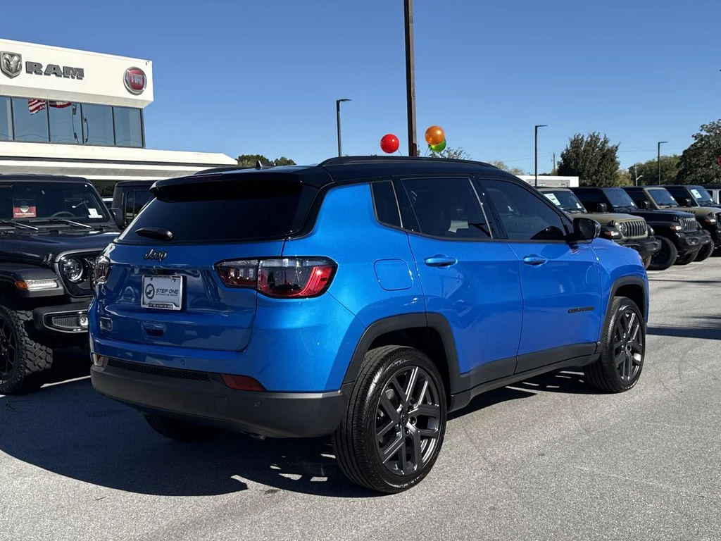 New 2026 Hydro Blue Pearl-Coat Exterior Paint Jeep Limited image 6