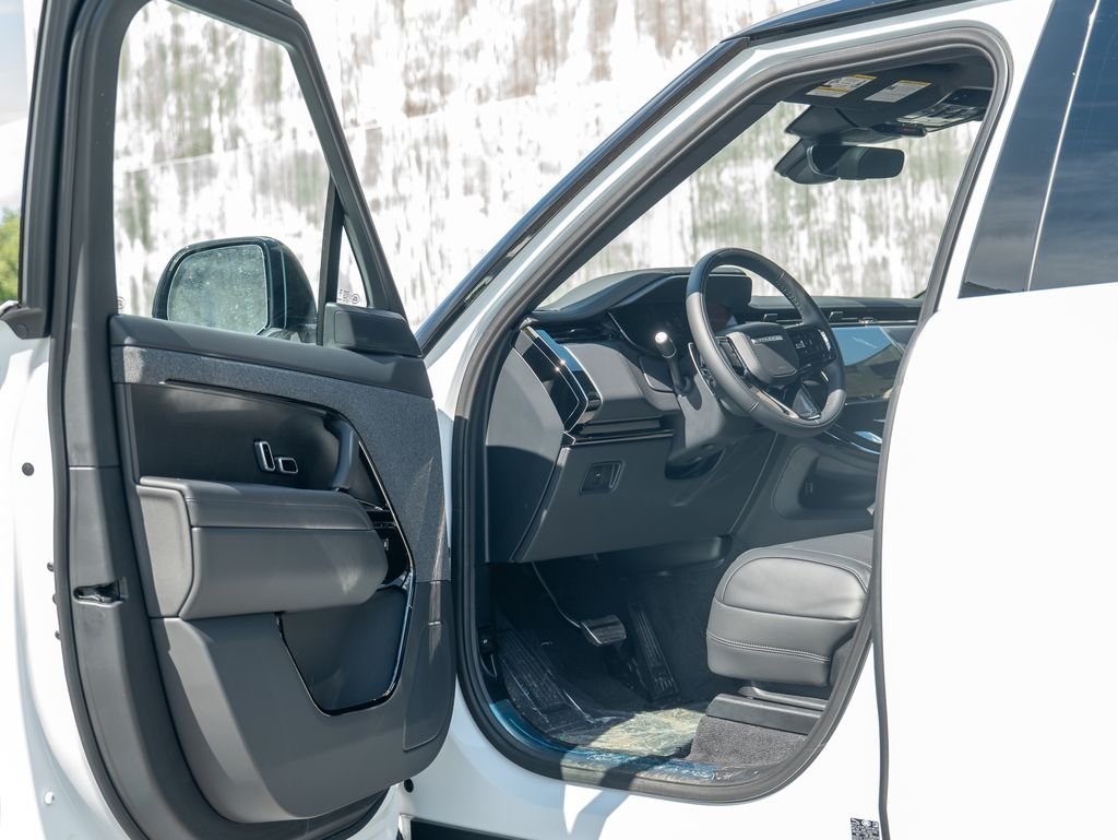 New 2026 Fuji White Land Rover Dynamic SE image 10
