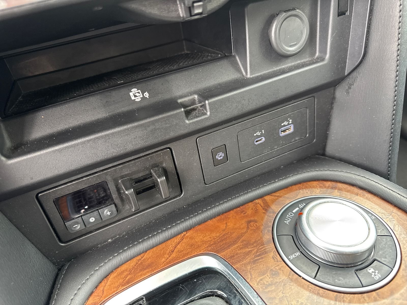 Used 2024 Silver Nissan SL image 31