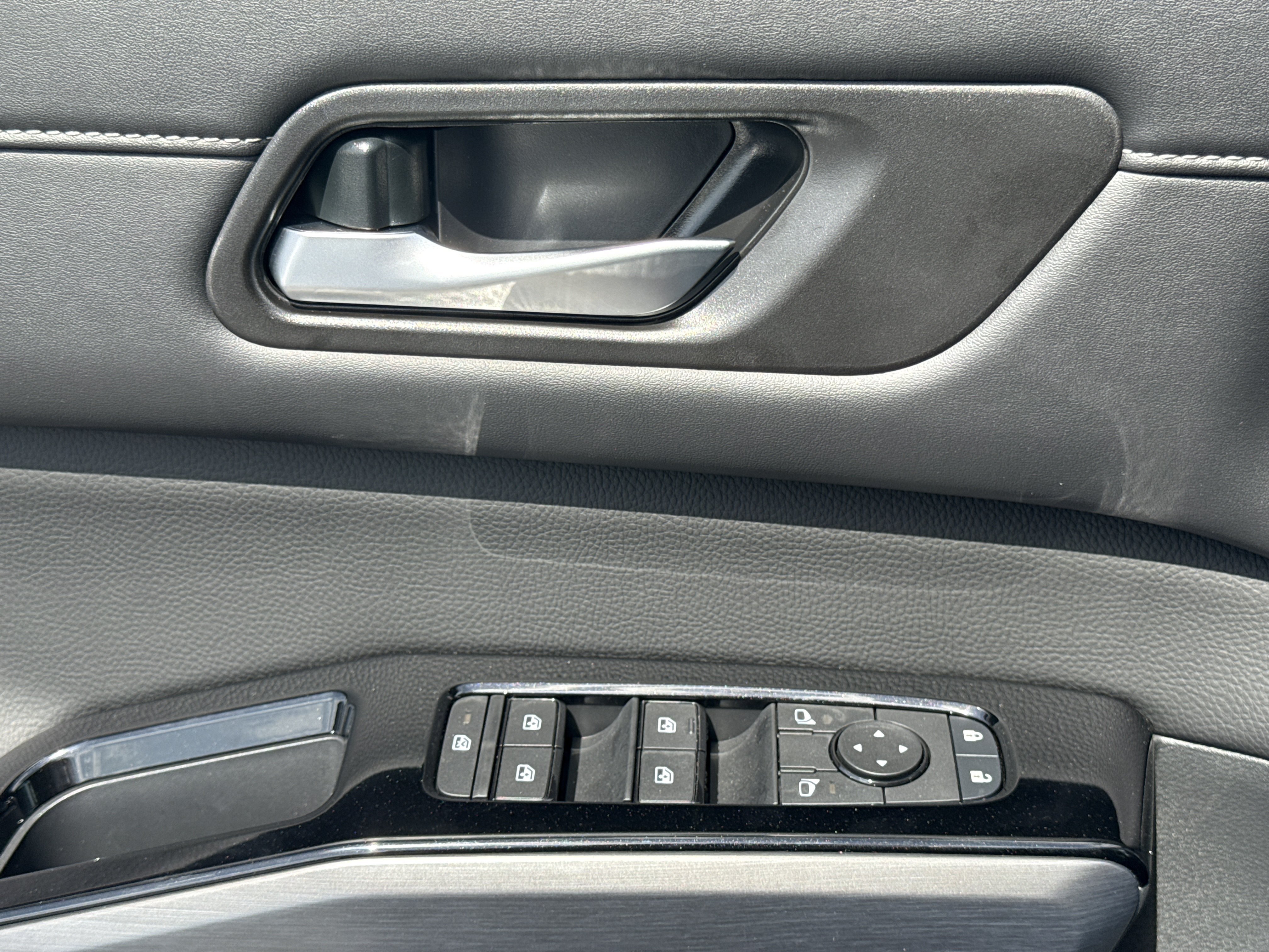 New 2026 Everest White Pearl Tricoat Nissan SL 4WD image 16