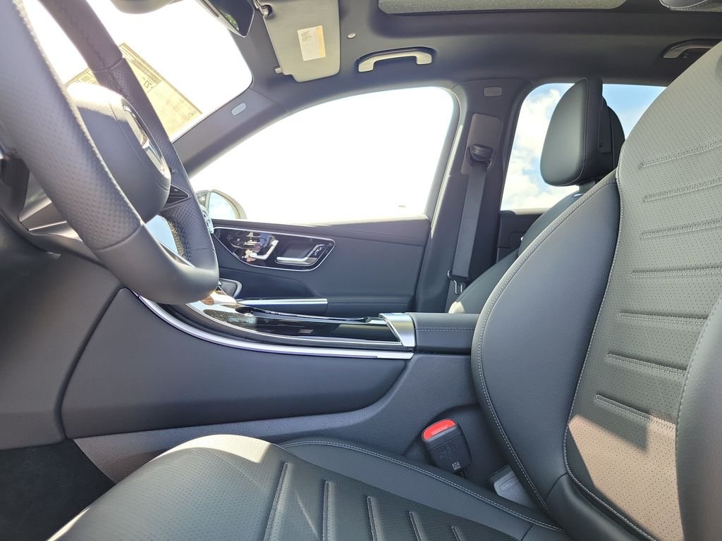 New 2027 Polar White Mercedes-Benz GLC 300 image 19