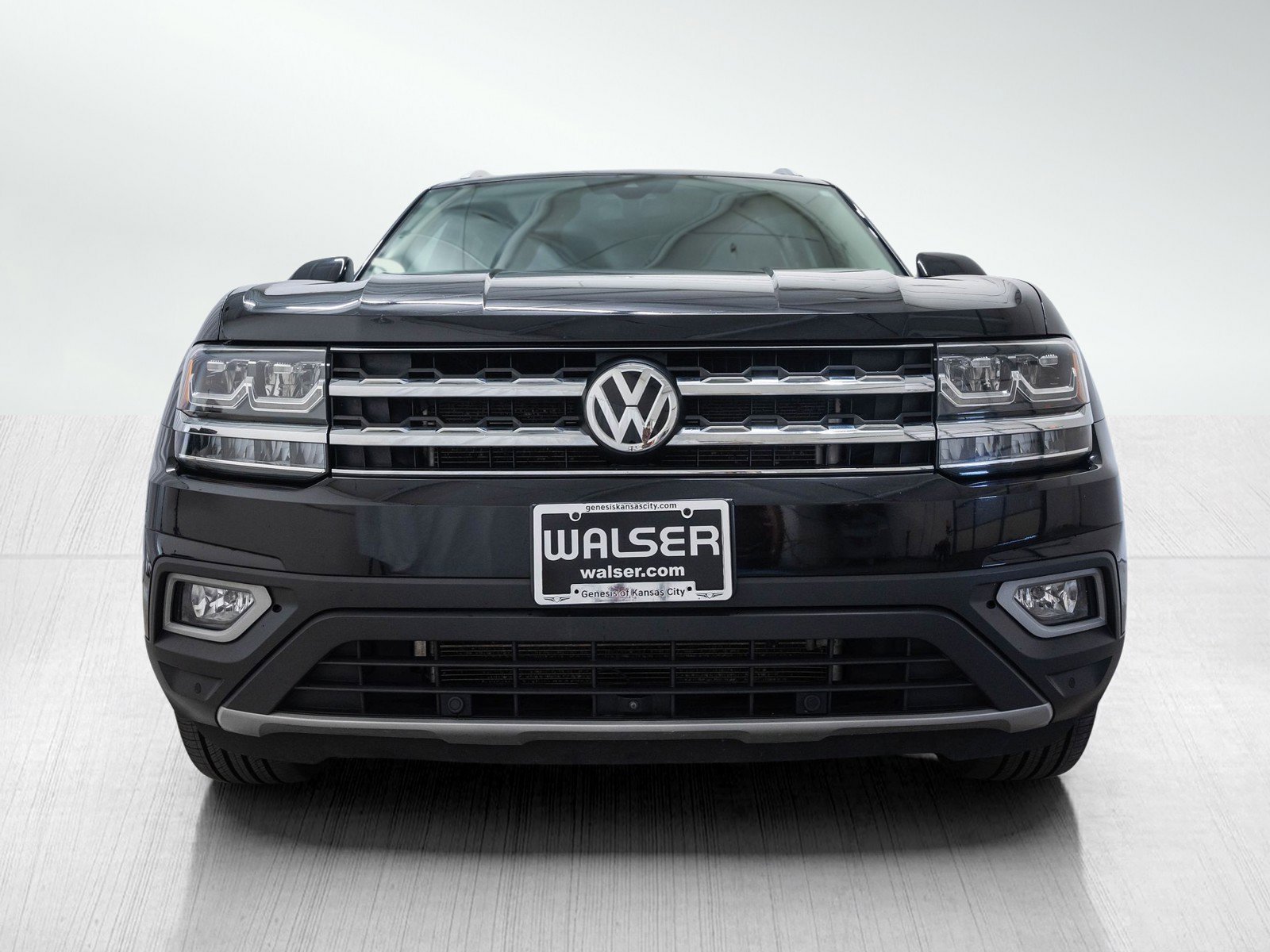 Used 2019 Volkswagen Atlas SEL Premium with VIN 1V2NR2CA5KC587761 for sale in Kansas City