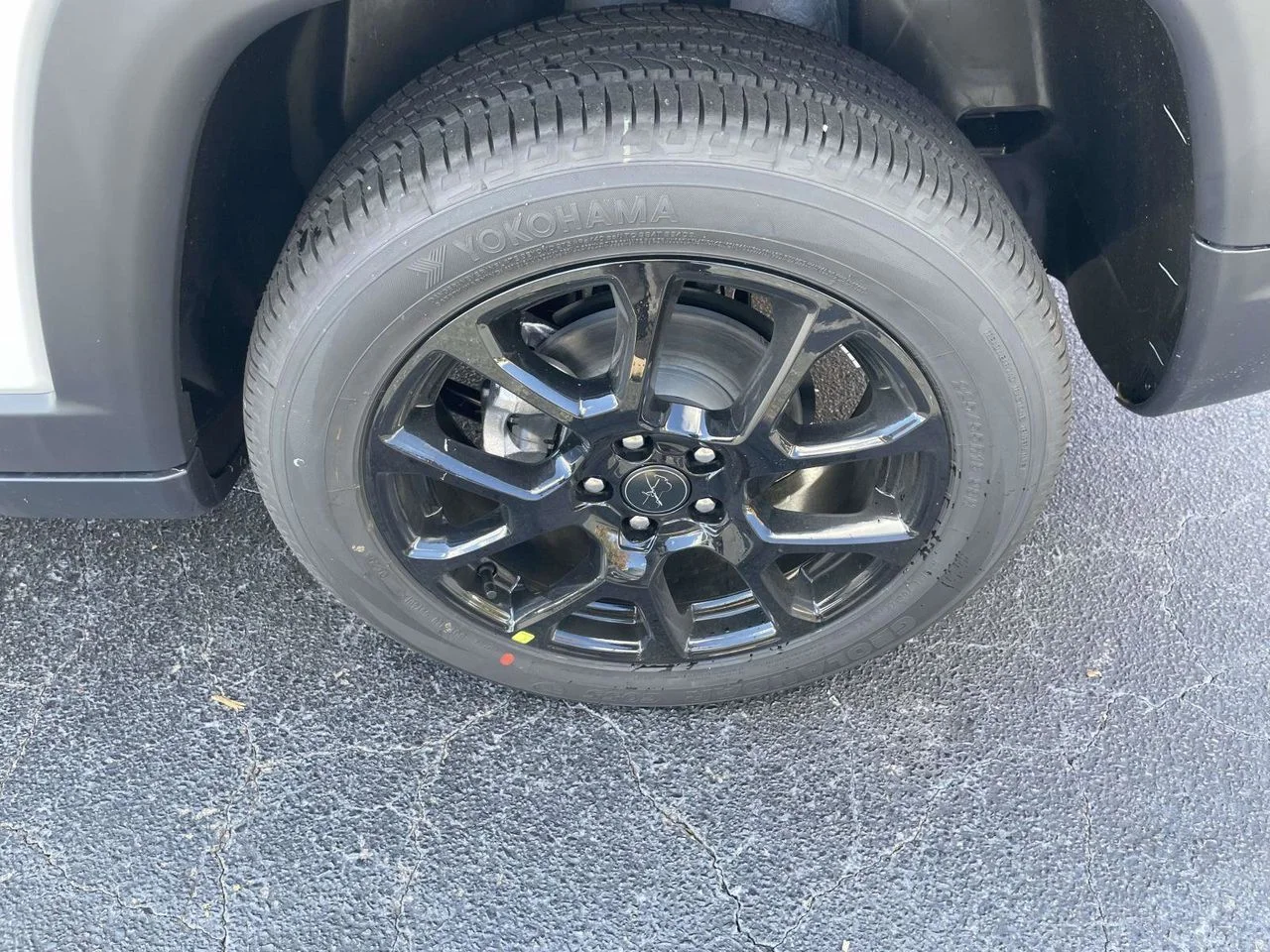 New 2026 Bright White Clear-Coat Exterior Paint Jeep Latitude image 37