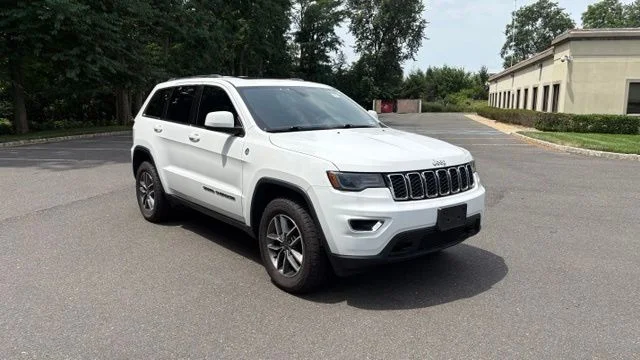 Used 2020 Bright White Clearcoat Jeep Laredo image 12