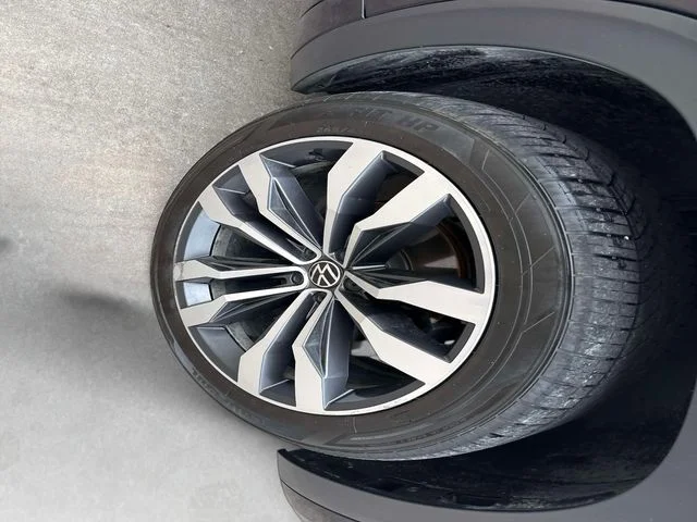 Used 2021  Volkswagen 3.6L V6 SEL Premium R-Line image 10