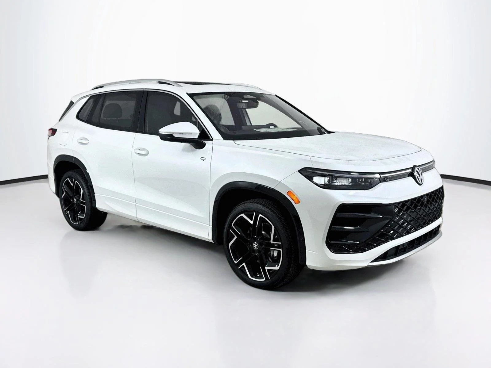 New 2026 Opal White Pearl Volkswagen SEL R-Line Turbo image 6