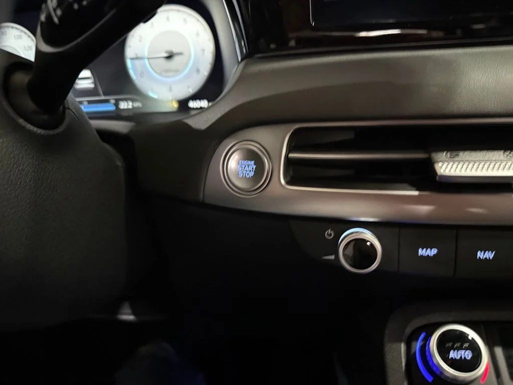 Used 2023 Graphite Hyundai Limited image 22