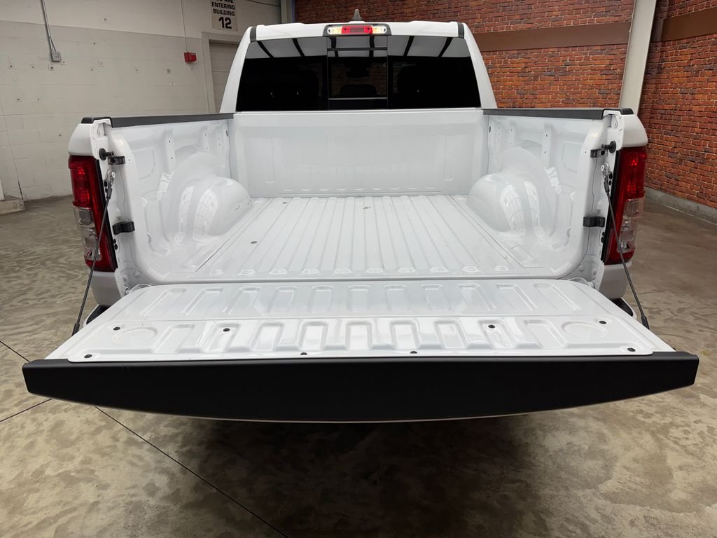 Certified Used 2022 White Ram Big Horn/Lone Star image 28