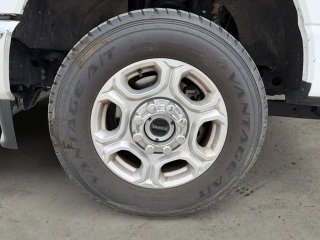 Certified Used 2025 Oxford White Ford XLT image 14