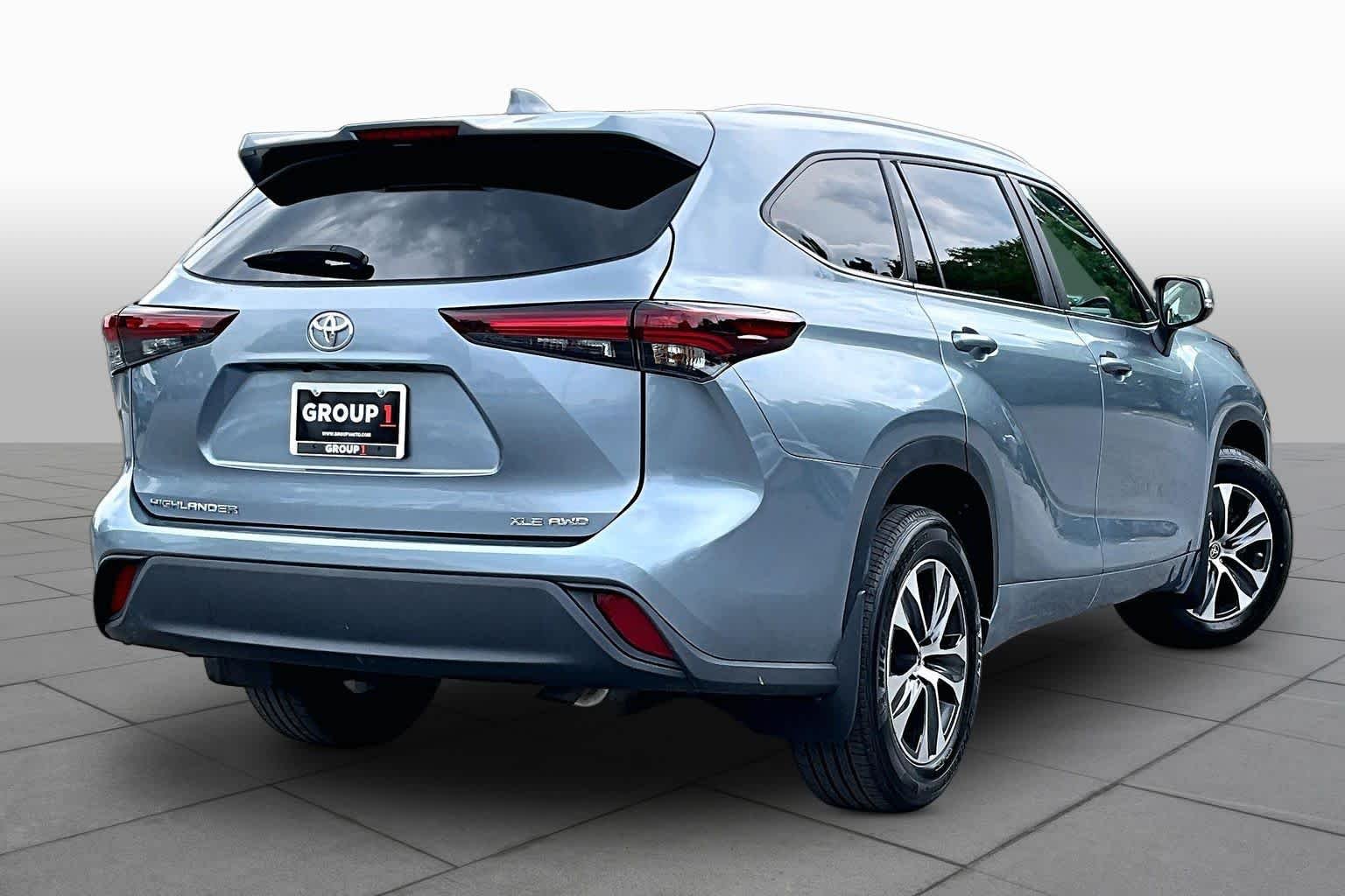 Used 2024 Moon Dust Toyota XLE image 13