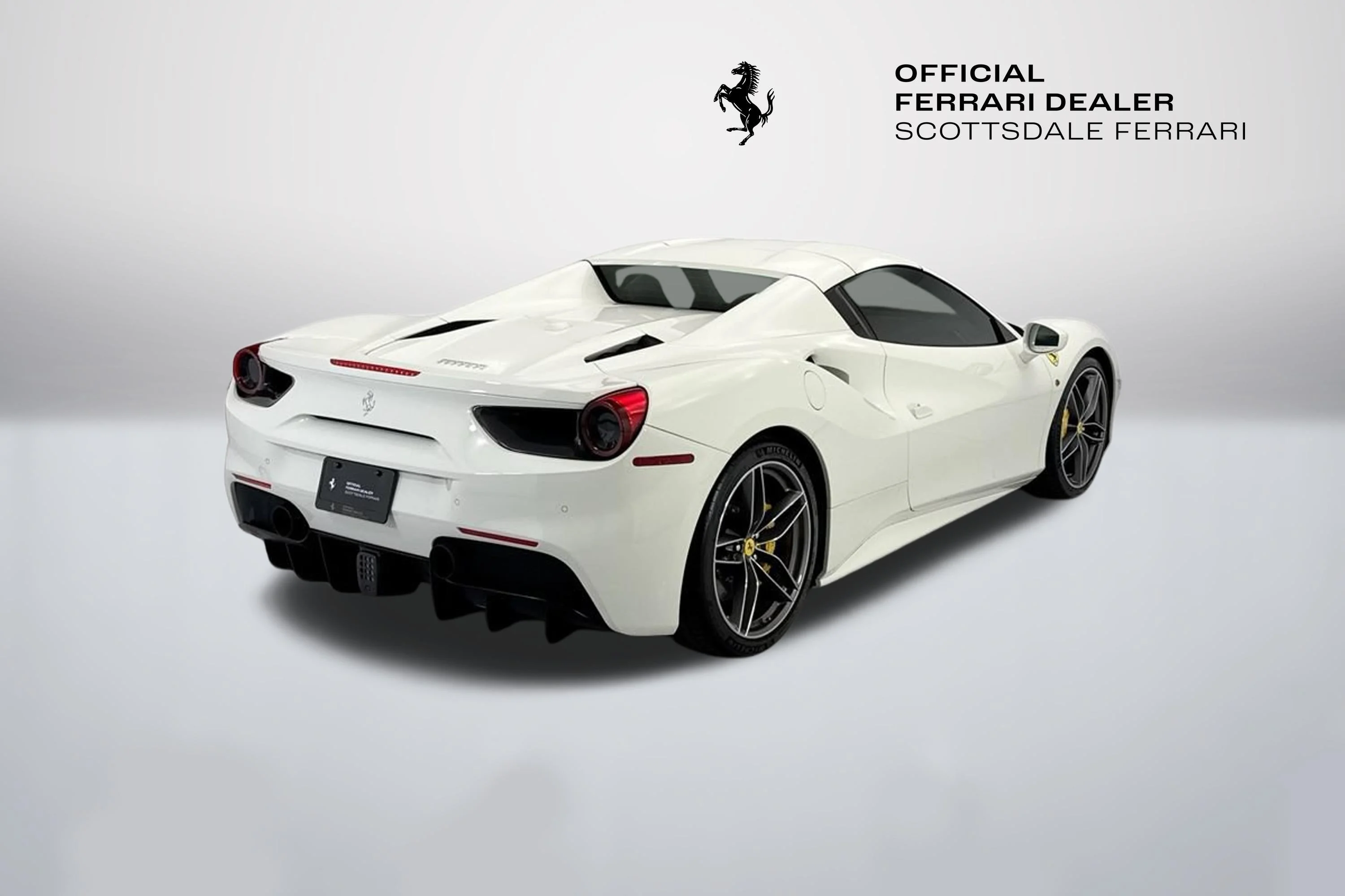 Used 2018 Bianco Avus Ferrari  image 13