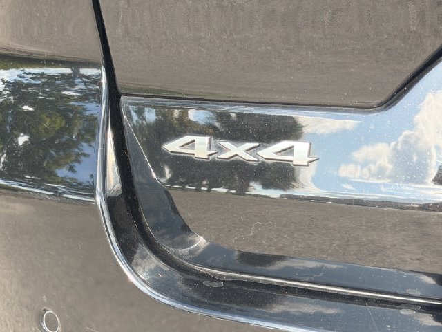 Used 2022 Diamond Black Jeep Summit Reserve image 11