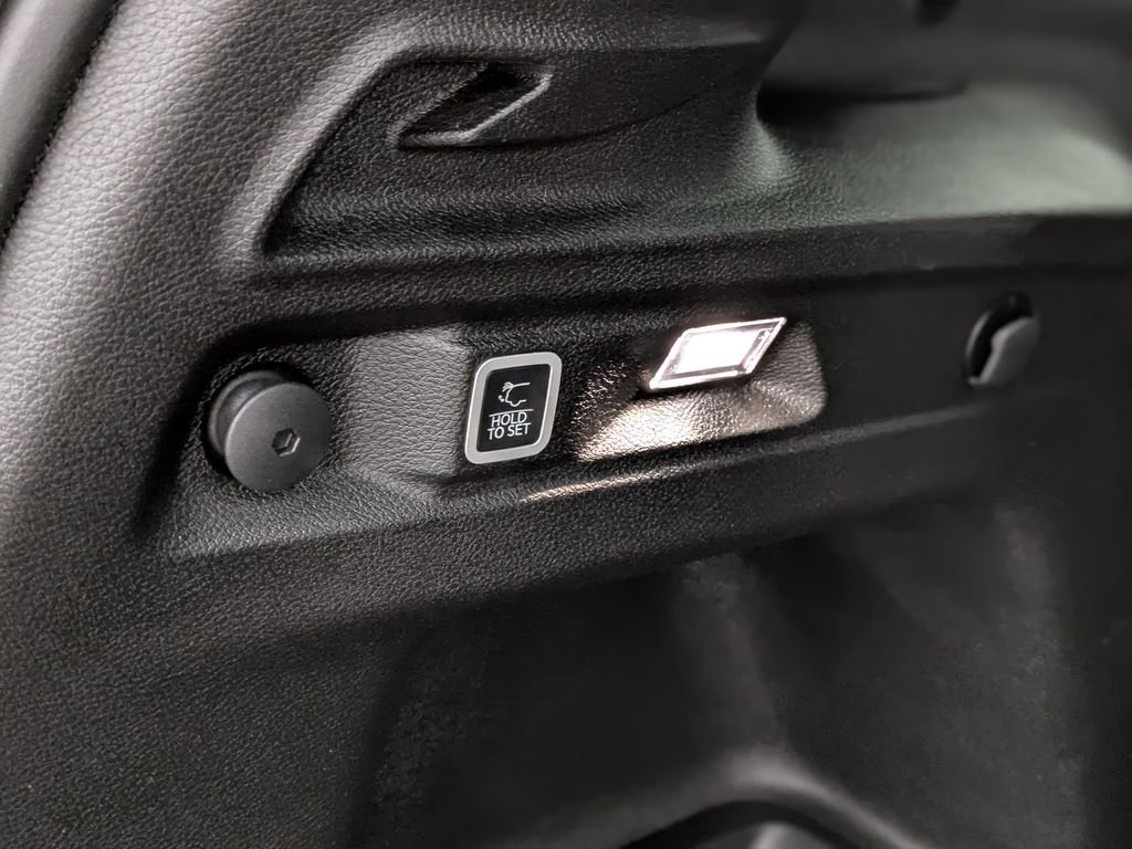 Used 2023 Black Jeep Altitude image 19
