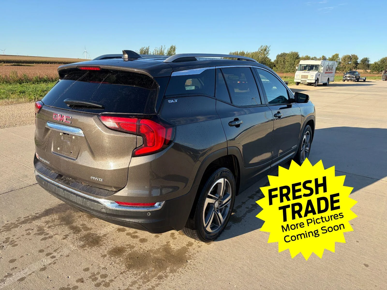 Used 2019 Graphite Gray Metallic GMC SLT image 4