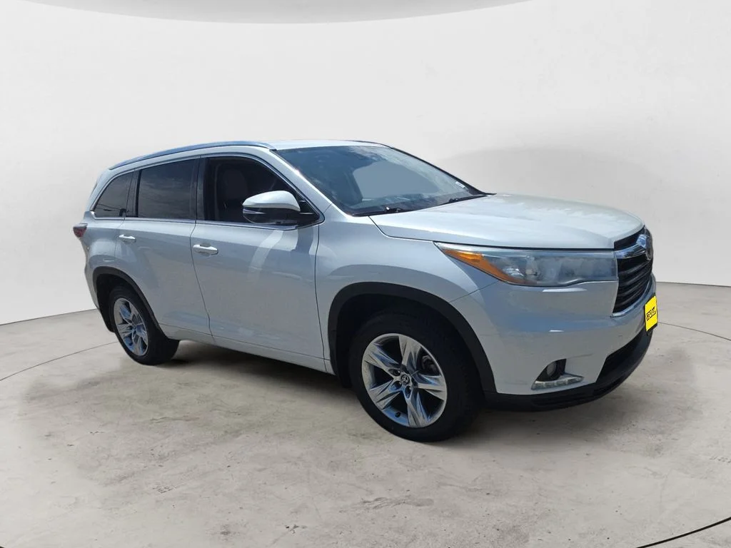 Used 2016 White Toyota Limited image 3