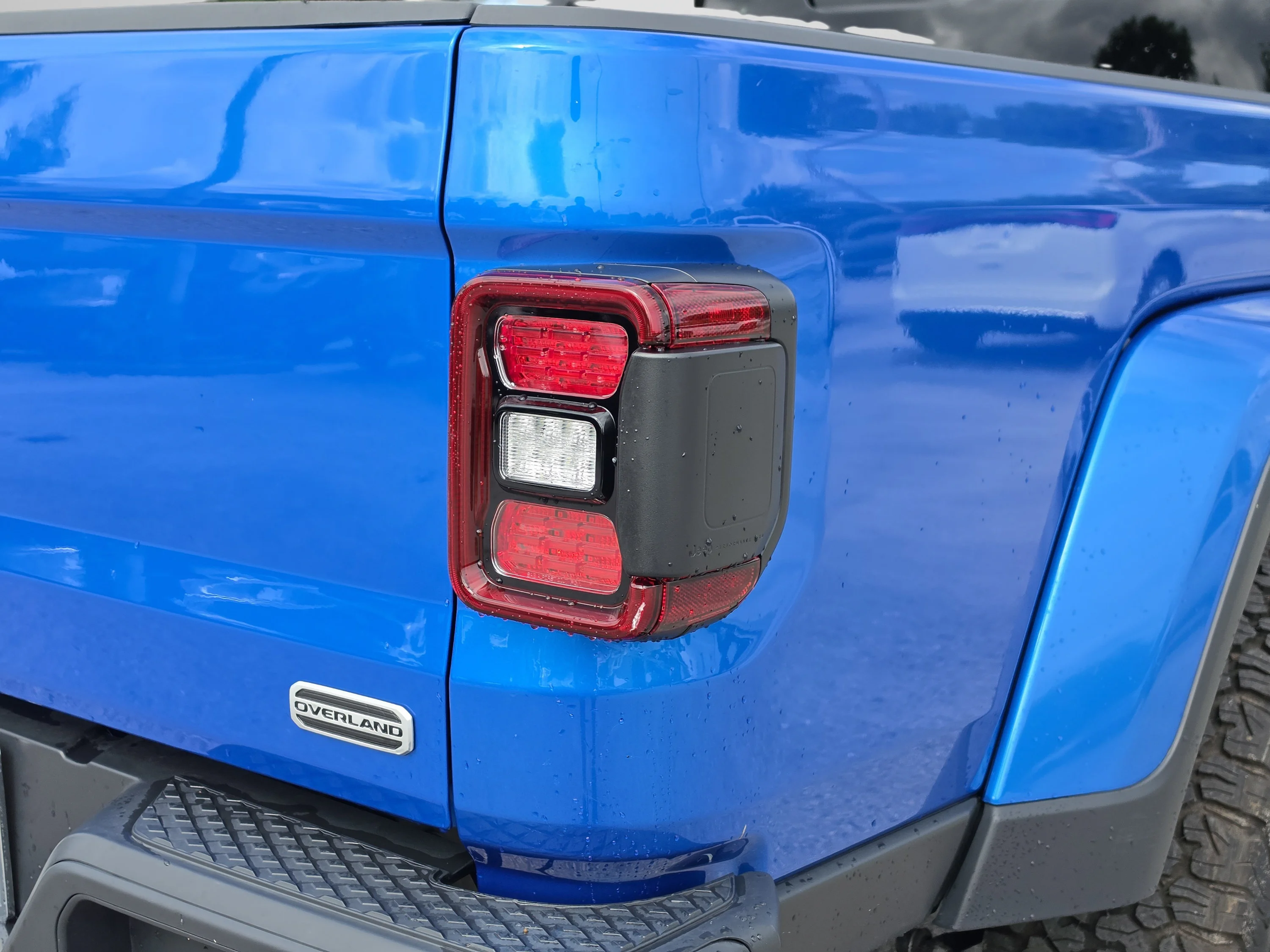 Used 2021 Hydro Blue Pearlcoat Jeep Overland image 12