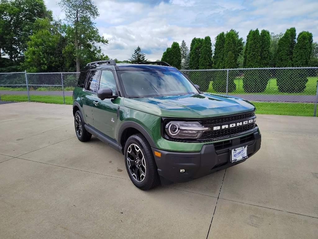 Used 2025 Eruption Green Metallic Ford Outer Banks image 27