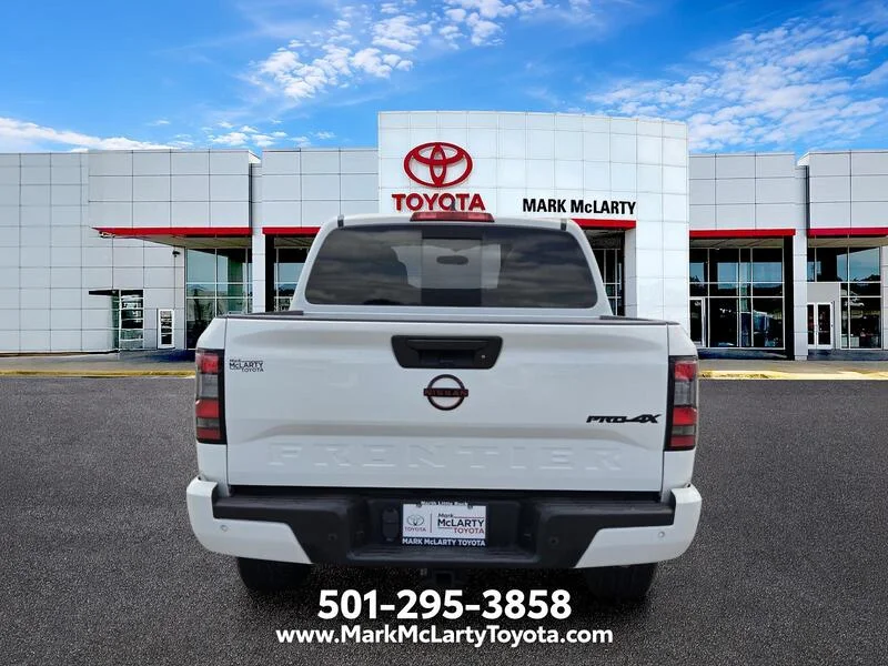 Used 2023 Glacier White NISSAN CREW CAB 4X4 PRO-4X AUTO image 4