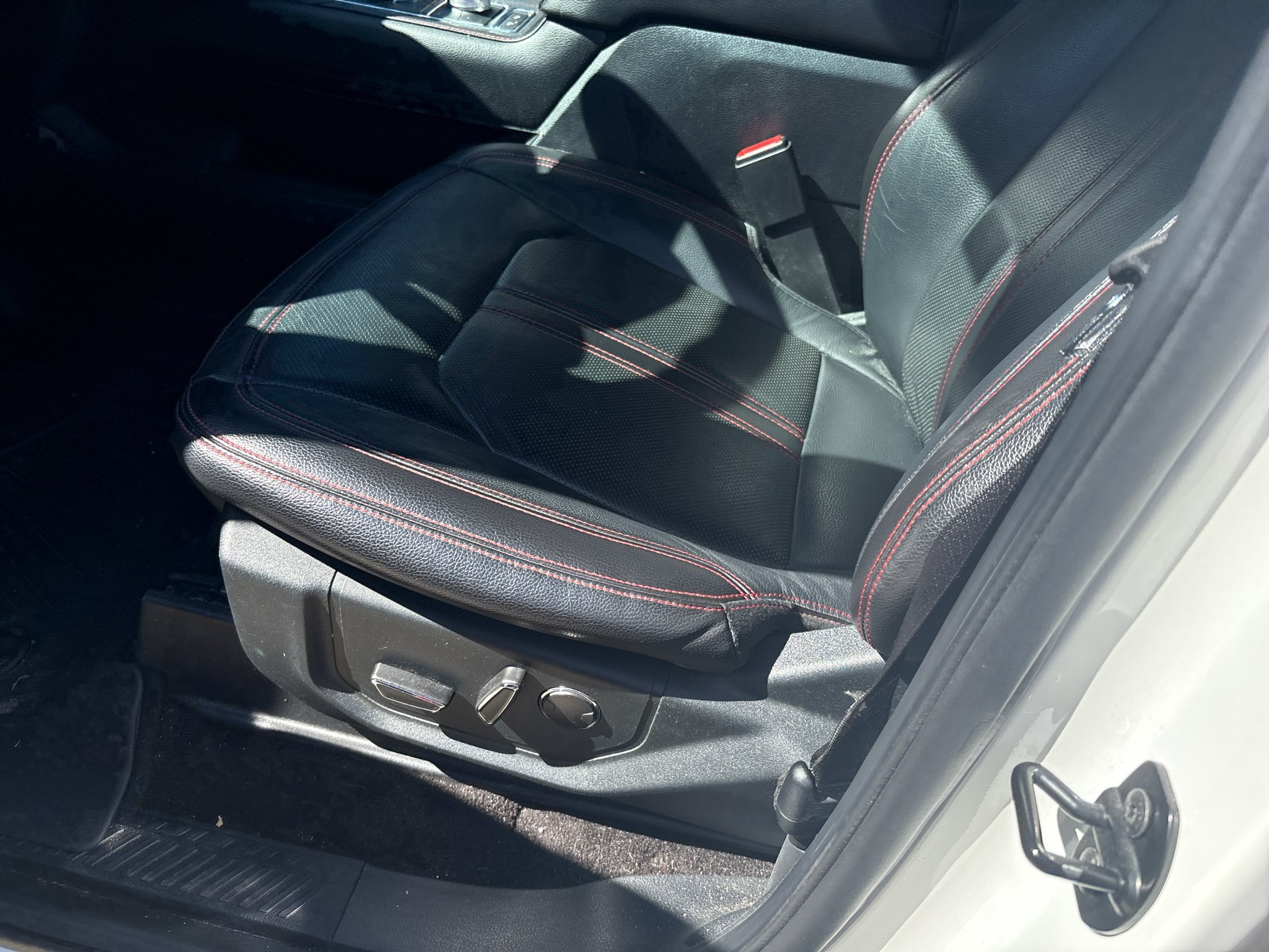 Used 2020 Star White Metallic Tri-Coat Ford Limited image 6