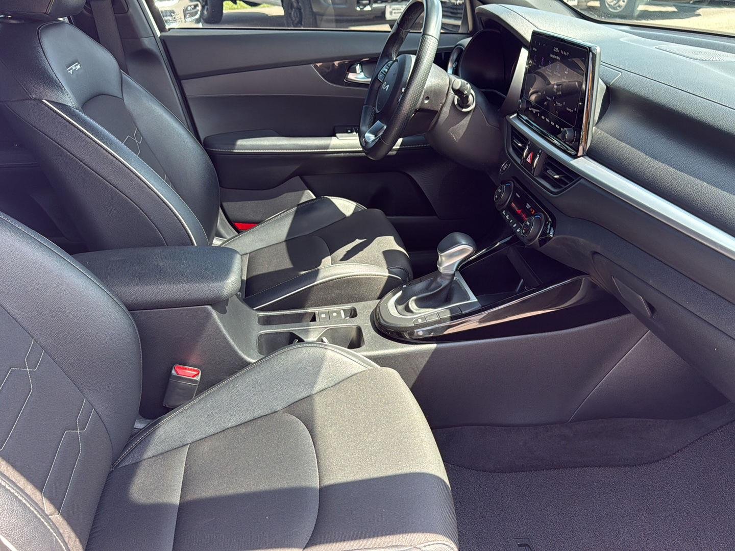 Used 2024 Snow White Pearl Kia GT-Line image 27
