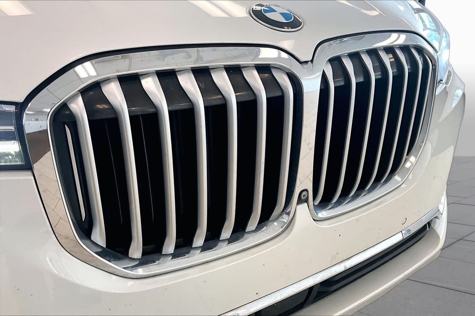 Used 2019 Mineral White Metallic BMW xDrive50i image 27