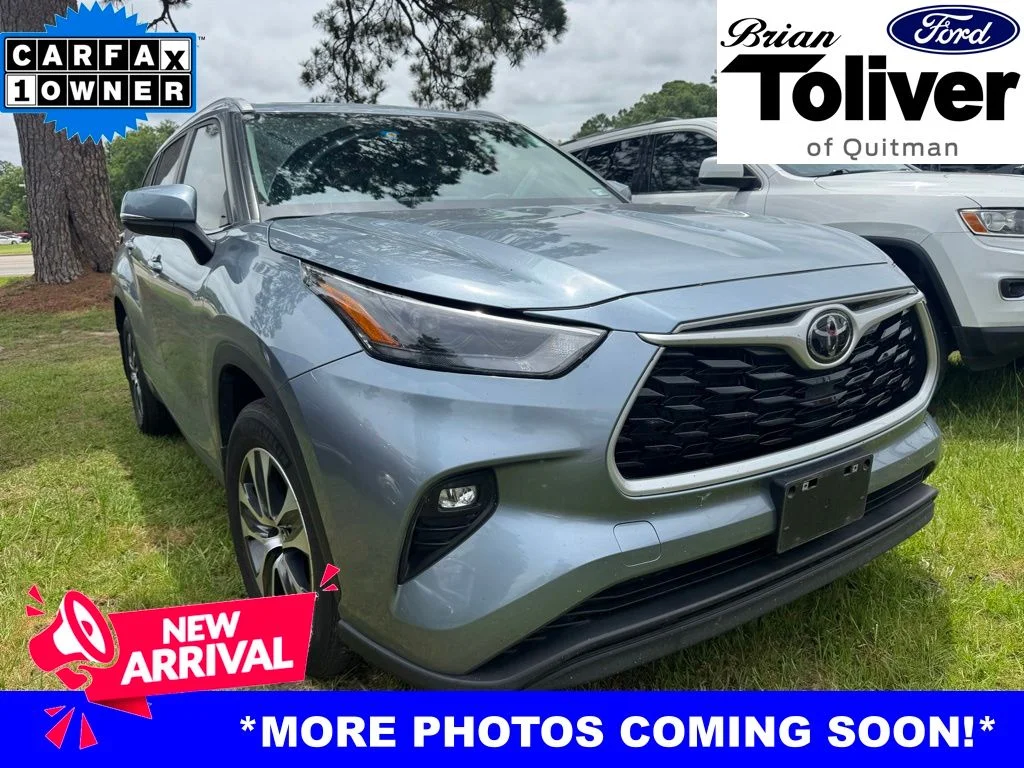 2024 Toyota Highlander XLE FWD's photo