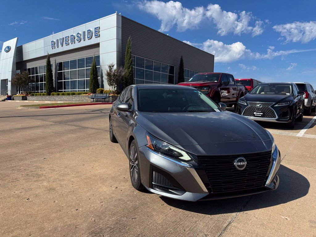 Used 2023 Gun Metallic Nissan 2.5 SV image 1