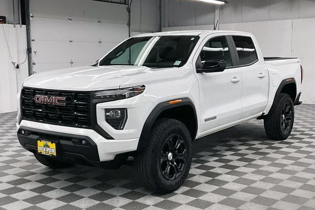 Used 2024 Summit White GMC Elevation image 12