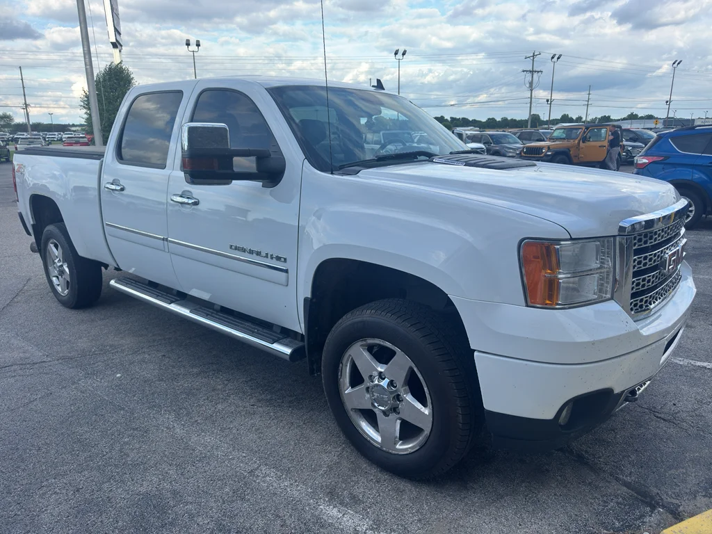 Used 2013 Summit White GMC Denali image 4