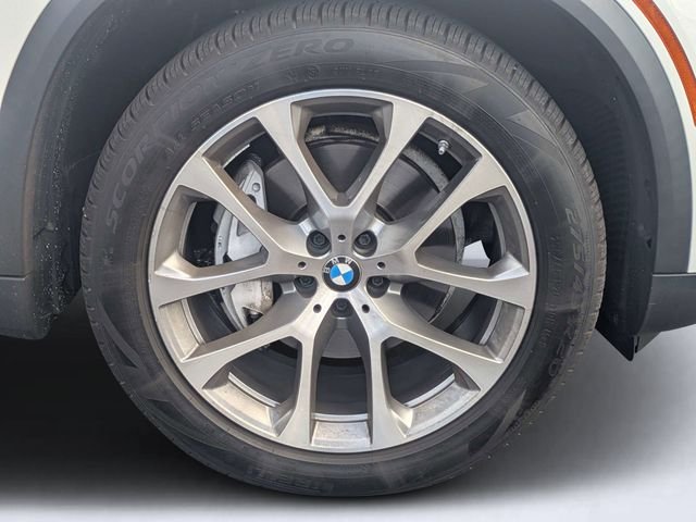 Used 2024 Alpine White BMW sDrive40i image 11