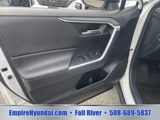 2021 Toyota RAV4 XLE - Photo 18