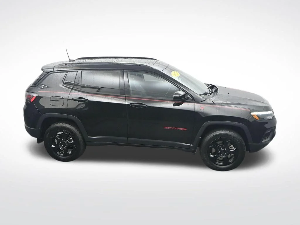 Certified Used 2023 Diamond Black Jeep Trailhawk image 27