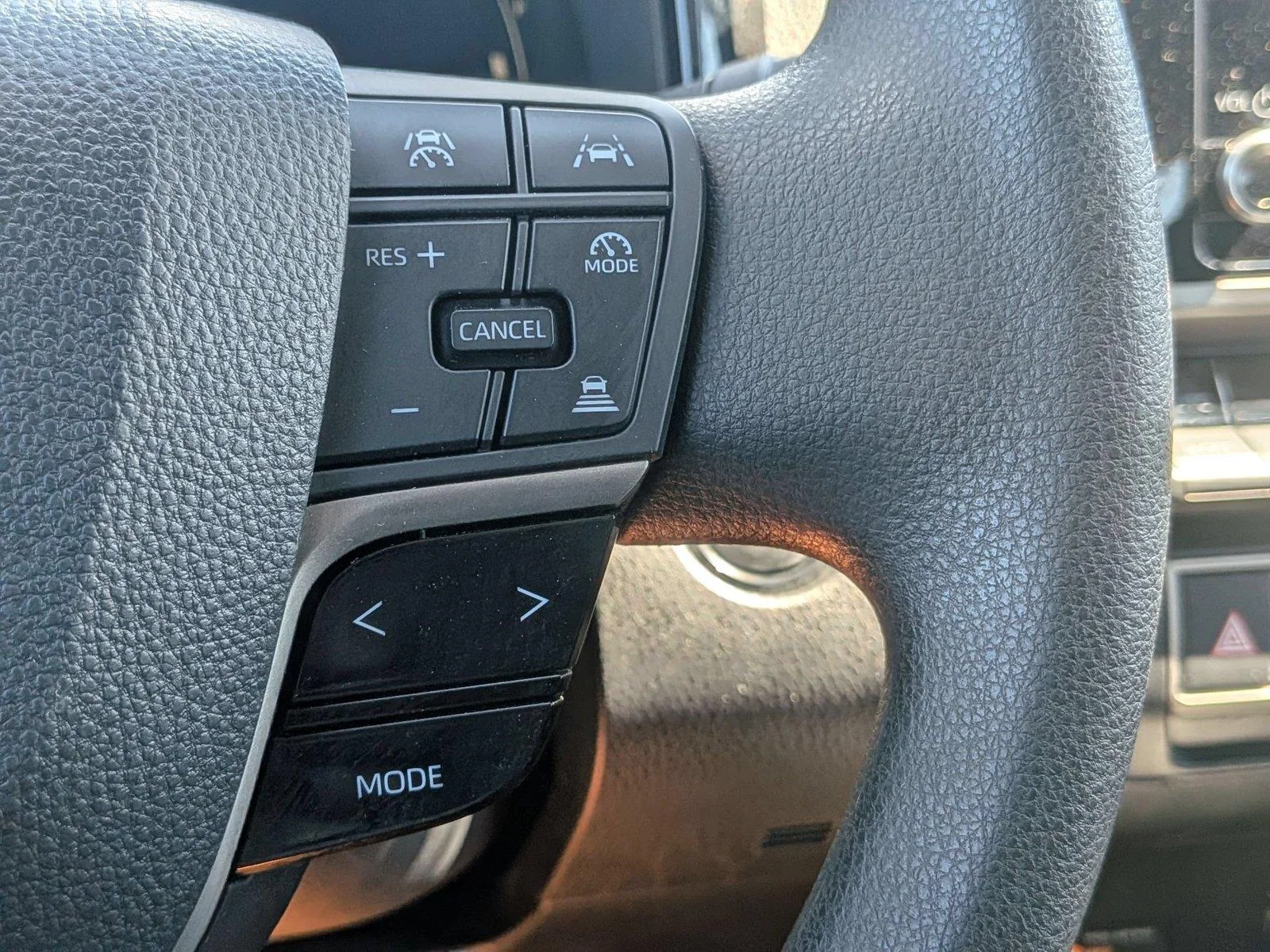 Used 2025  TOYOTA  image 21