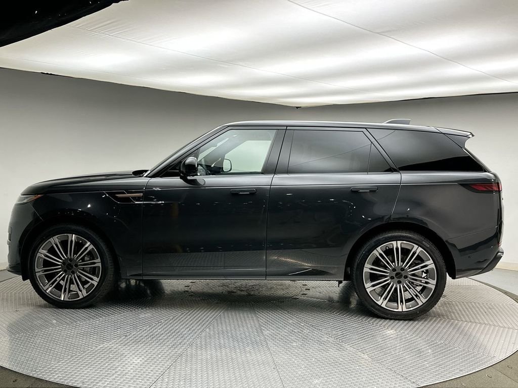 New 2026 Carpathian Grey Land Rover Dynamic SE image 2