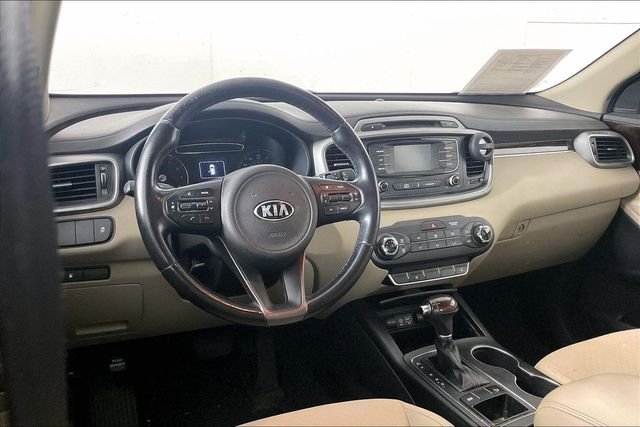 Used 2016 White Kia LX image 2