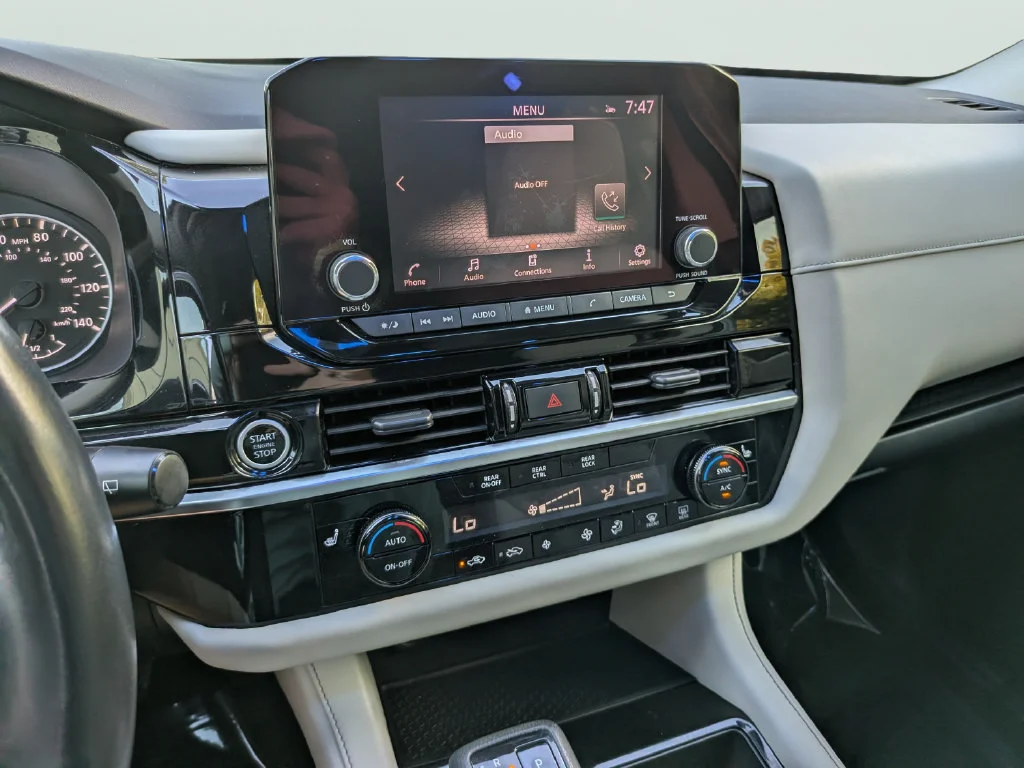 Used 2022 Gray Nissan SV image 23